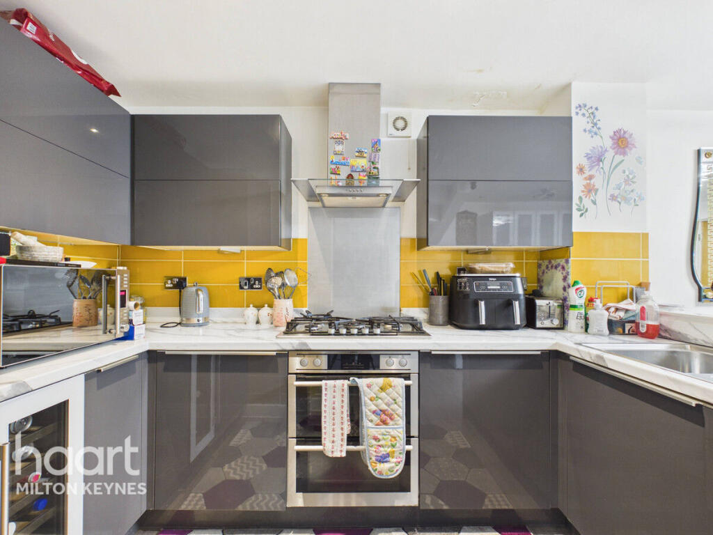 House in Milton Keynes, Brooklands, Broughton and Milton Keynes - View 4