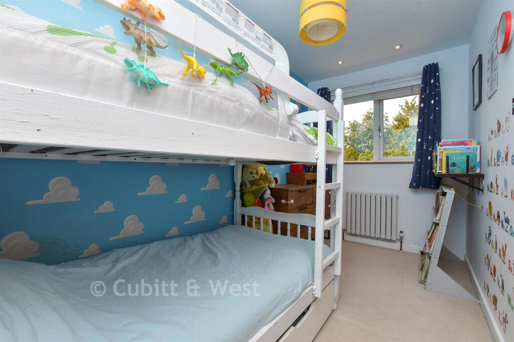 Varley Way, Mitcham, Surrey photo 3