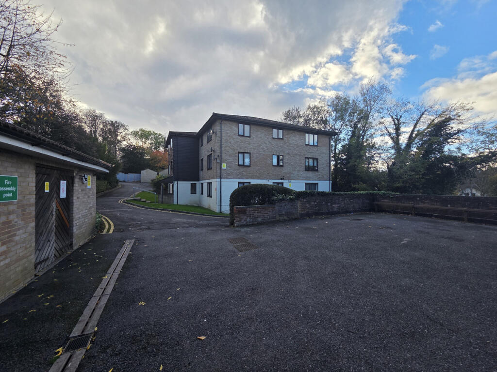 35, Fairbairn Close, Purley, CR8 4 photo 2