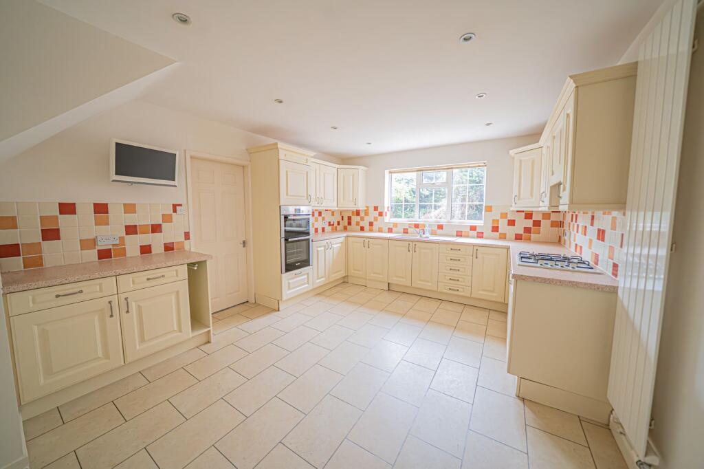 Stoney Close, Solihull, B92 photo 2