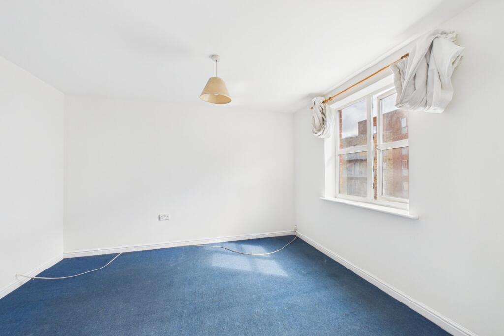 Apartment in Slough - View 3