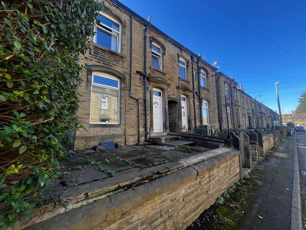 House in Huddersfield - View 3