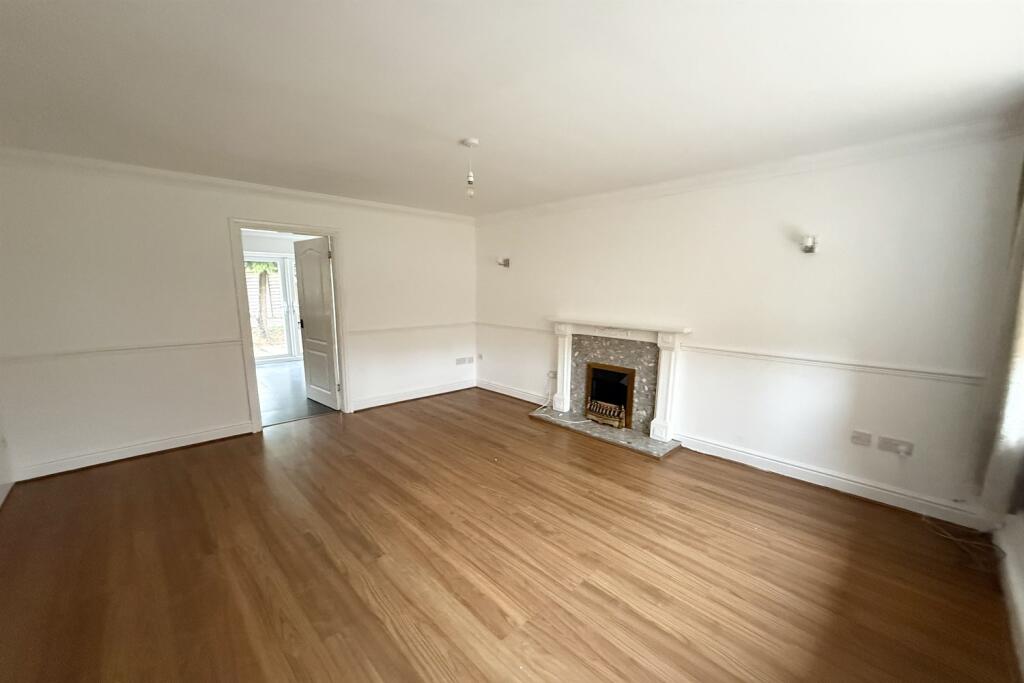 Porthleven Road, Sutton Park, WA7 6BG photo 3