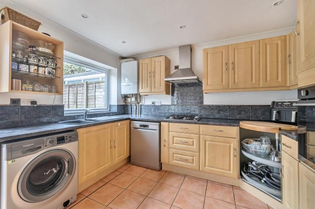 House in Thatcham, West Berkshire - More