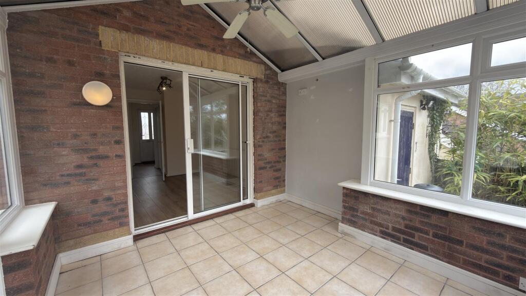 Springfield Gardens, Hirwaun, Aberdare photo 4