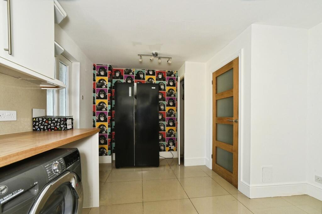 House in Thatcham, West Berkshire - More