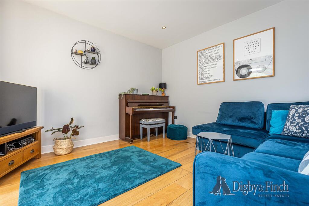 House in Rushcliffe, Radcliffe-on-Trent - More
