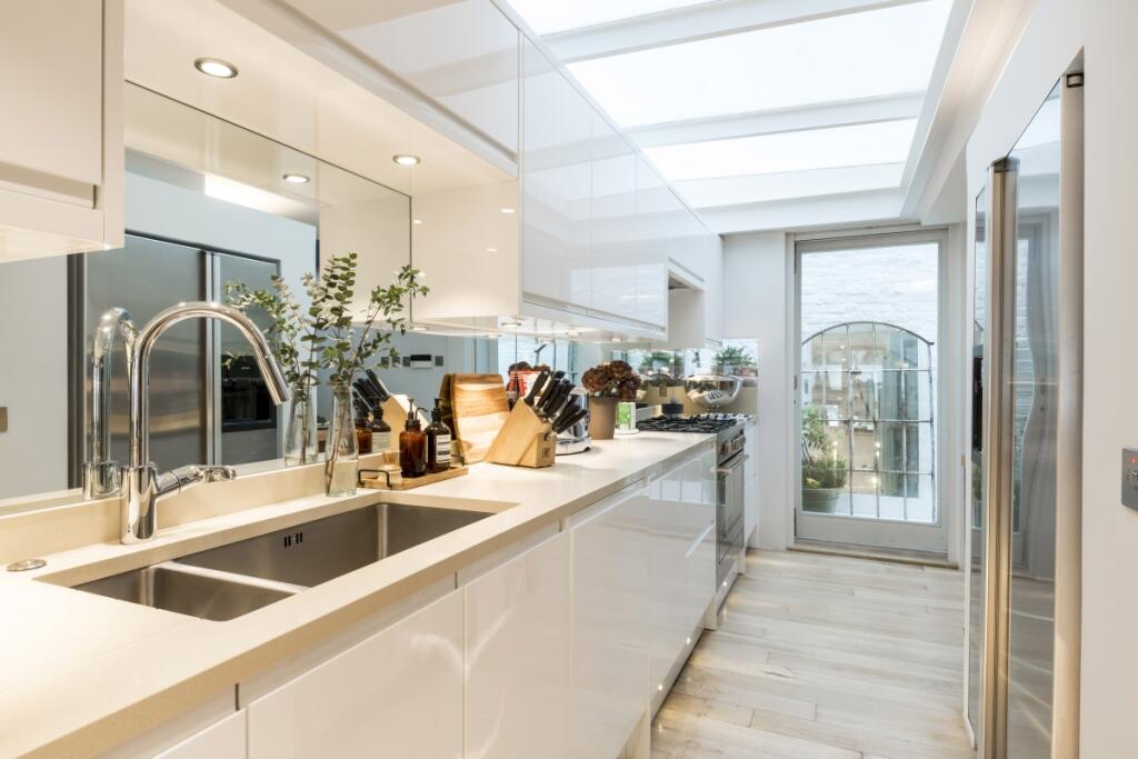 House in London, Westbourne Green, Bayswater - More