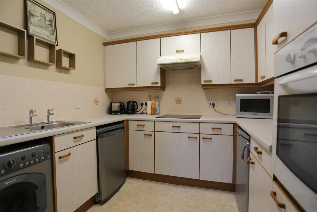 Apartment in Kingston upon Thames - More