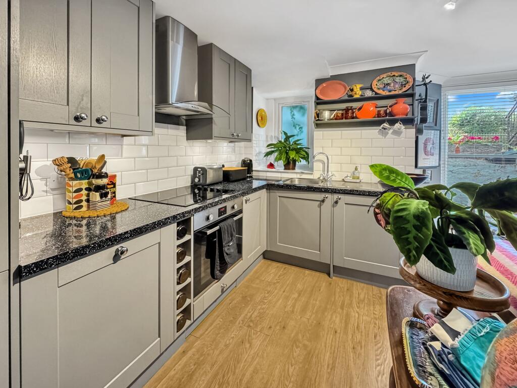 Apartment in Ryde, Oakfield - View 5