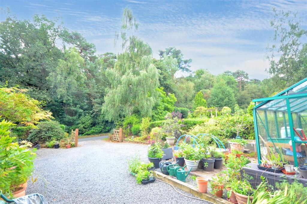 House in Stoke-on-Trent - View 4