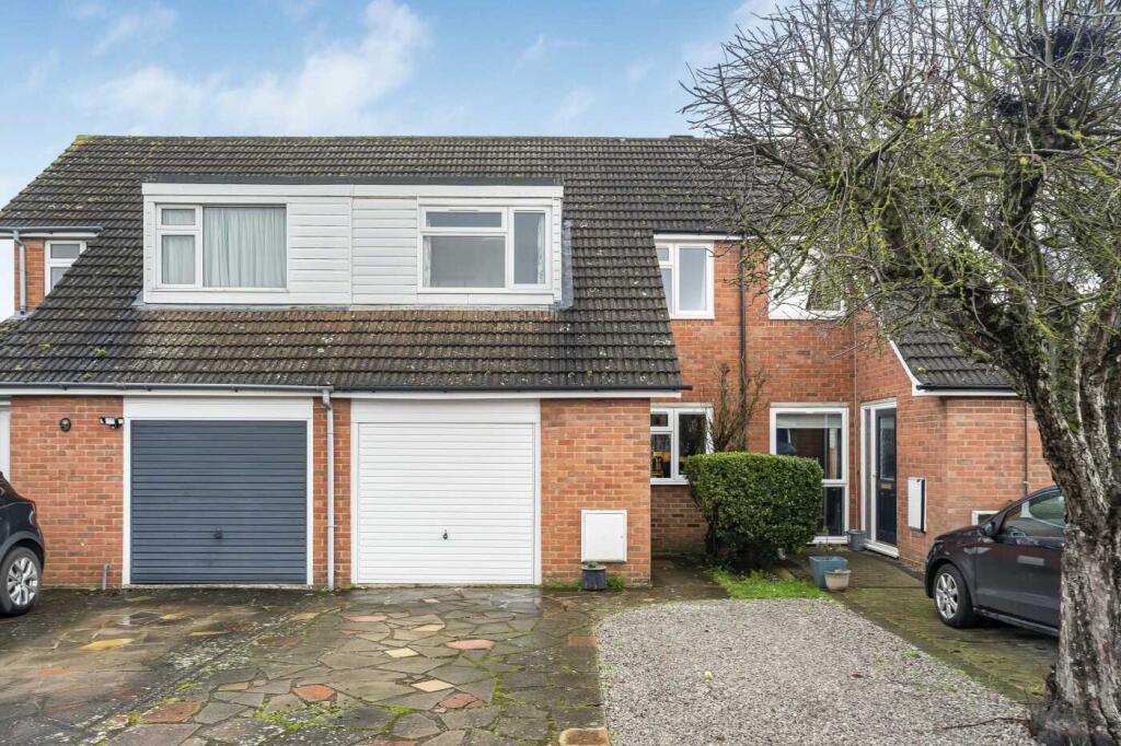 Main image of property: Marston Road, Thame, OX9 3YF