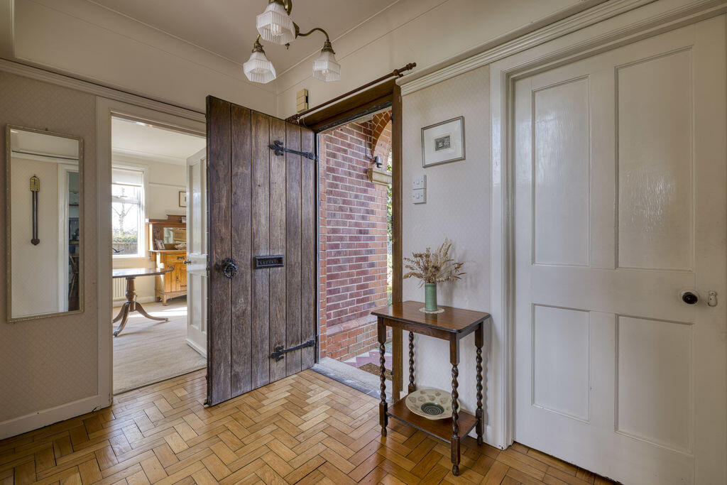 Beautiful 4-bedroom home with 18th century barn and countryside views near Evercreech photo 4
