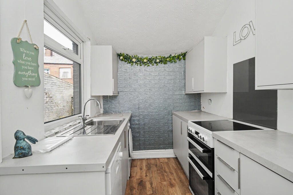 House in Bury, Kirklees - View 5
