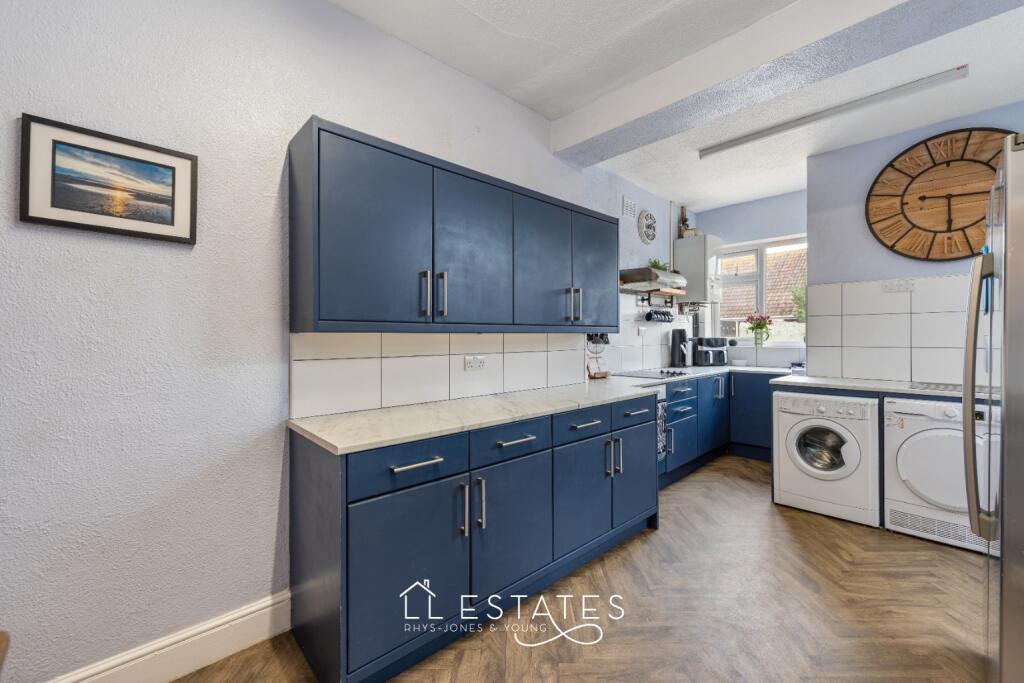 Kinard Drive, Rhyl. LL18 3EF photo 4