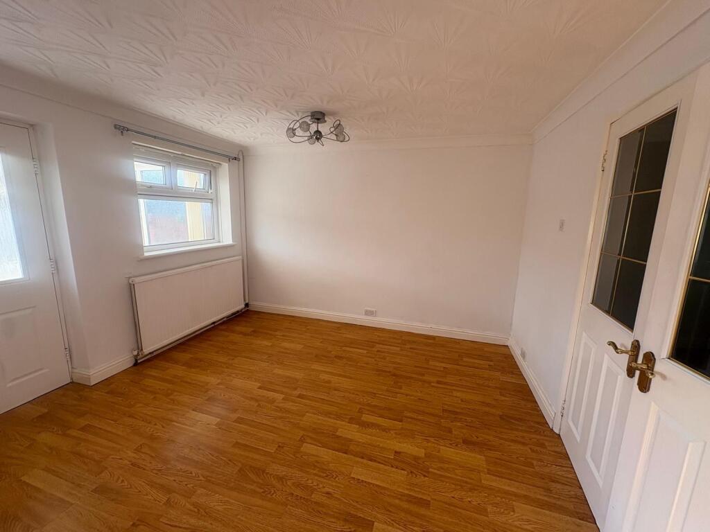House in Middlesbrough, Priestfields, Ormesby - More