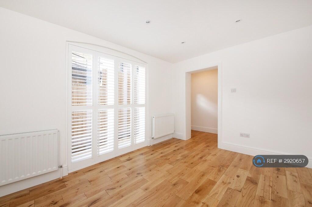 Main image of property: Canal Walk, London, SE3