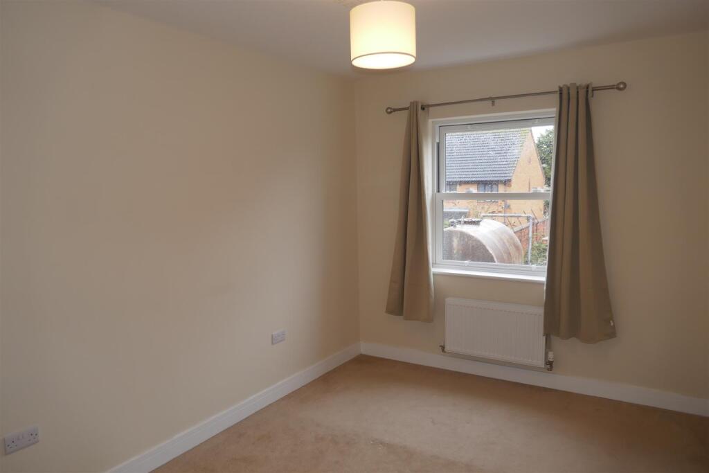Apartment in Kettering, Brambleside - More