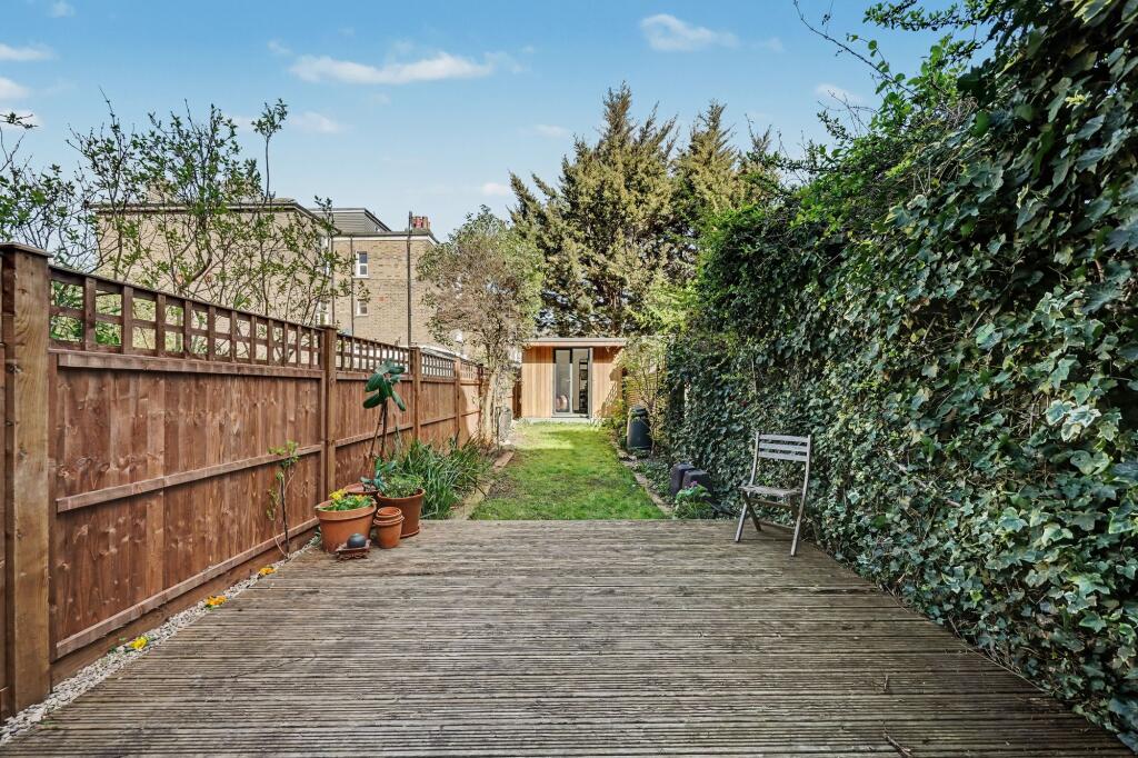 Apartment in London - View 5