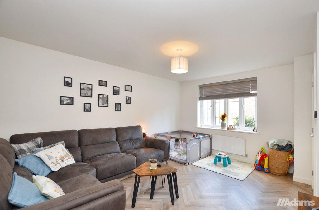 St.Neots Place, Sandymoor photo 4