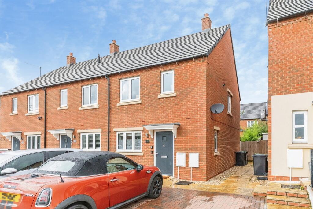 2-bed terraced on Brawn Drive, Raunds, Wellingborough, £250,000