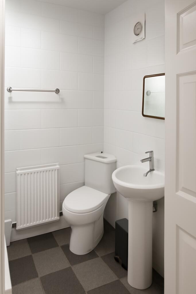 Room 202, SimplyStay Lincoln Road, Skegness, Lincolnshire, PE25 2EA - More