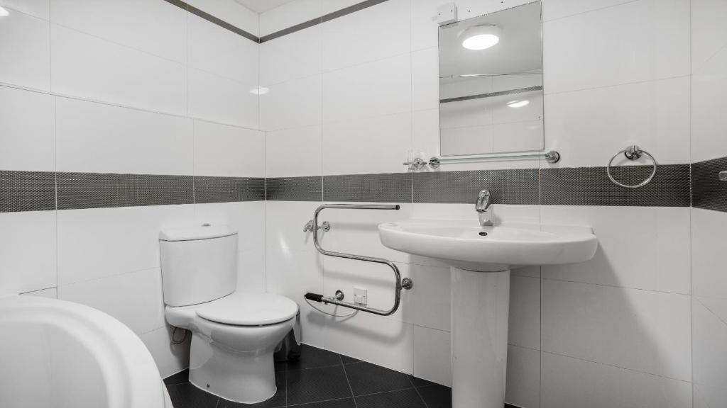 Additional image 10 of The Lodge, Hagley Road