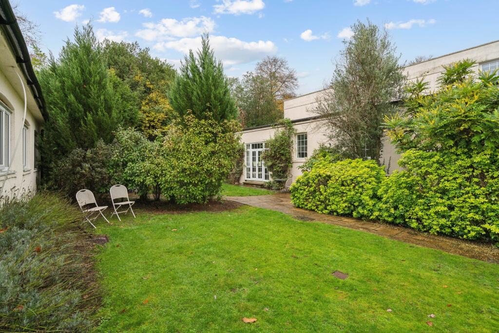 Portnall Drive, Virginia Water photo 3