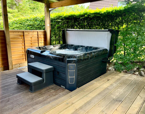 20230609_104917_Ptarmigan Hot tub (2500PX)