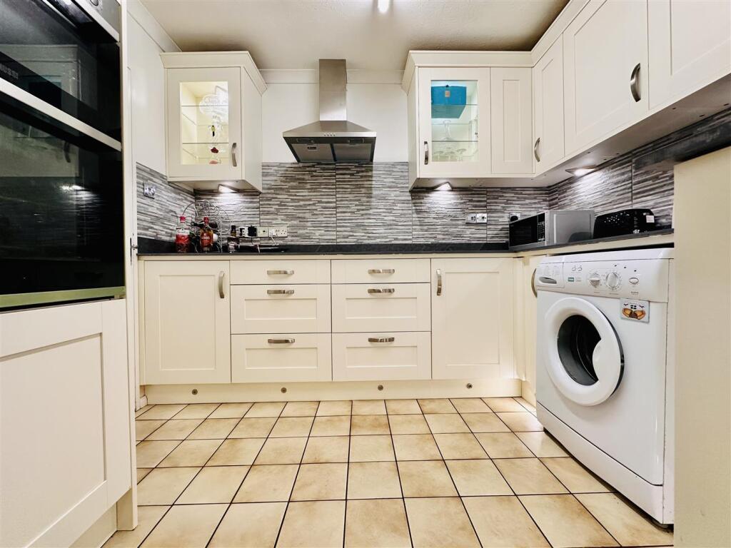Hippisley Drive, Axbridge photo 3