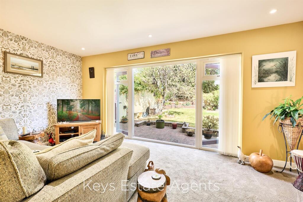 House in Stoke-on-Trent - More