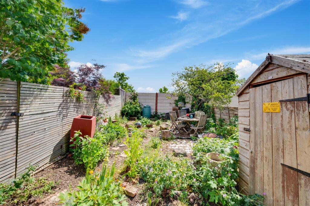 2 bedroom maisonette for rent