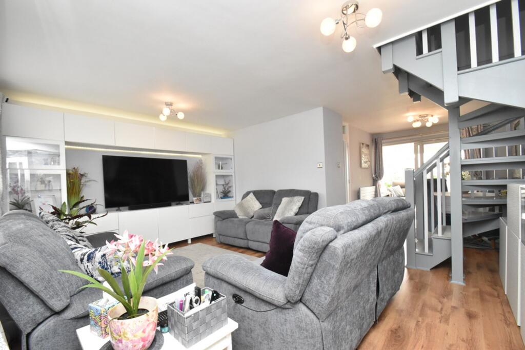 Edinburgh Drive, St. Ives, PE27 photo 2