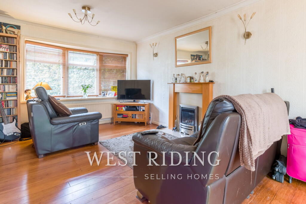 House in Tameside, Mossley - More
