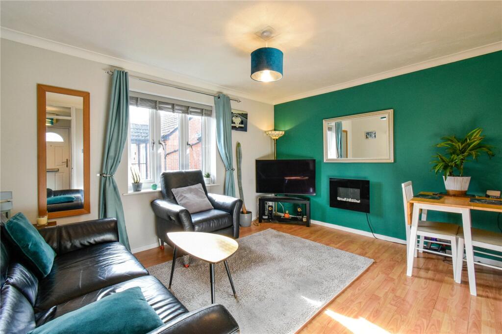 1-bed flat on 28, Adwood Court, Thatcham, Berkshire, RG19, £170,000