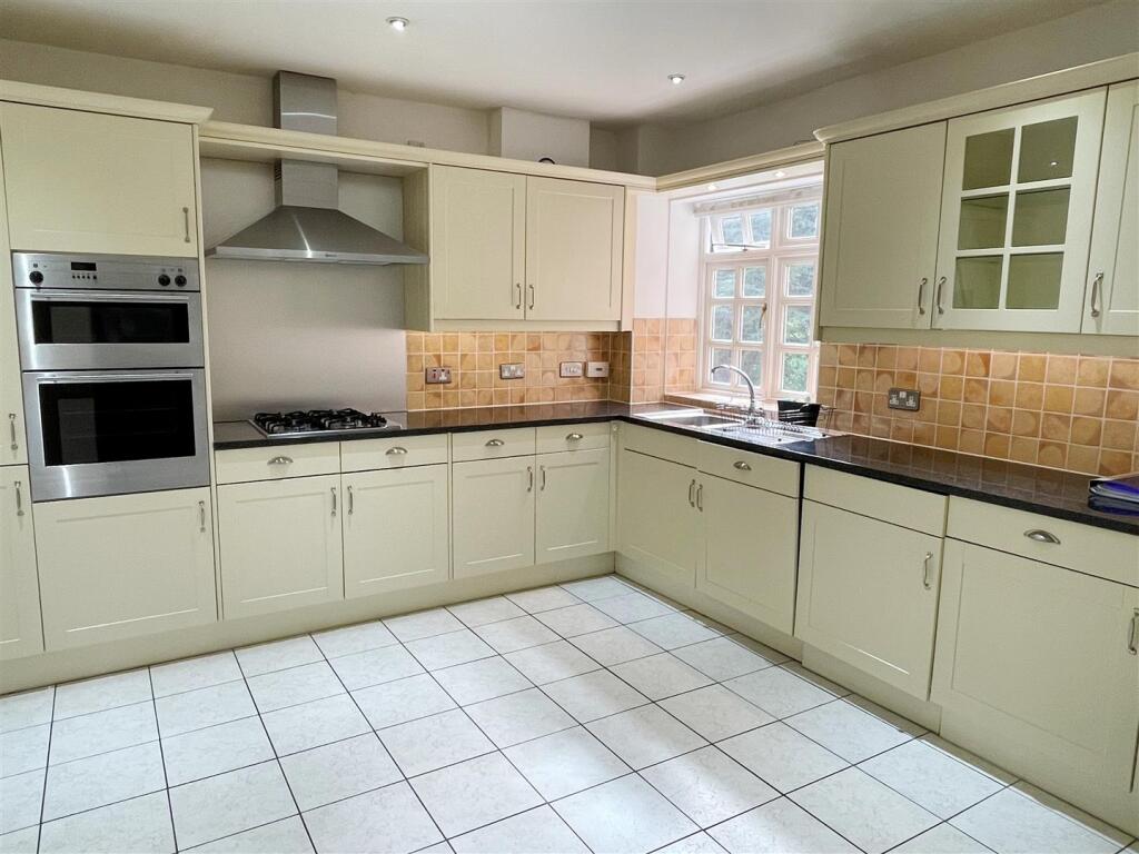 Apartment in Reading - View 2