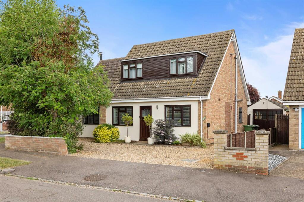 Main image of property: Pix Road, Stotfold, SG5 4HY