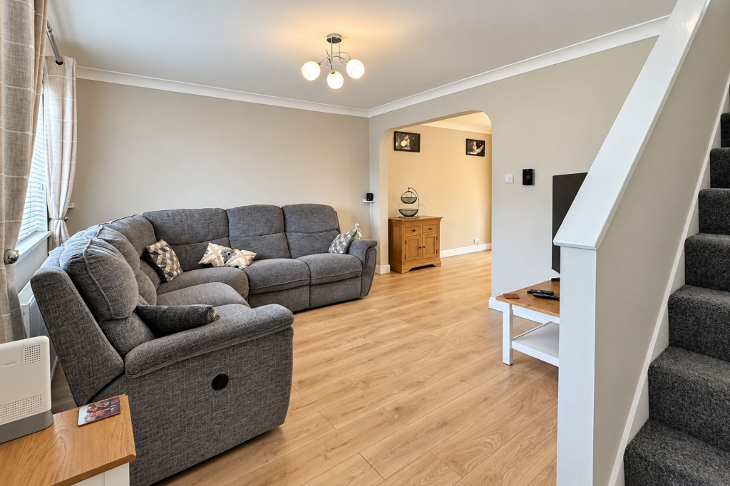 House in High Peak, Hadfield - More