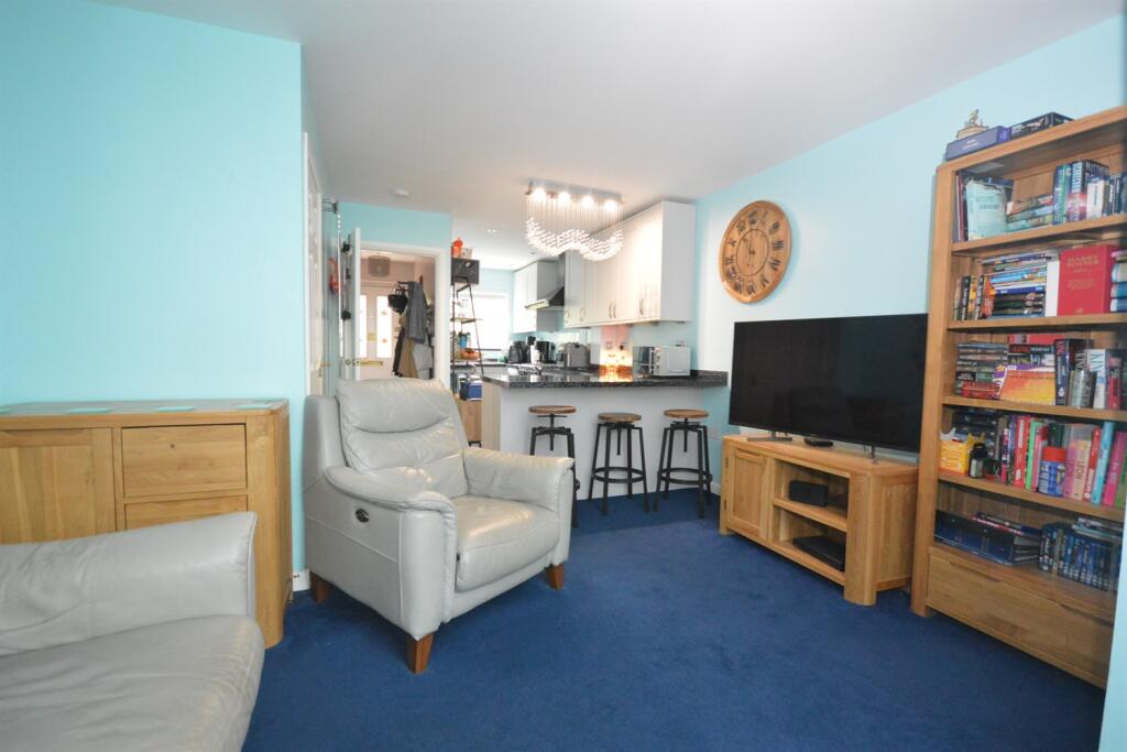 Coopers Crescent, Great Notley, Braintree, CM77 photo 2