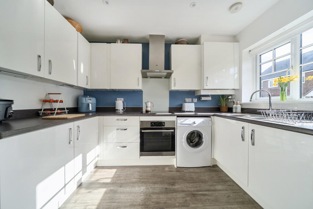 Marjoram Avenue, Cranleigh, GU6 photo 2