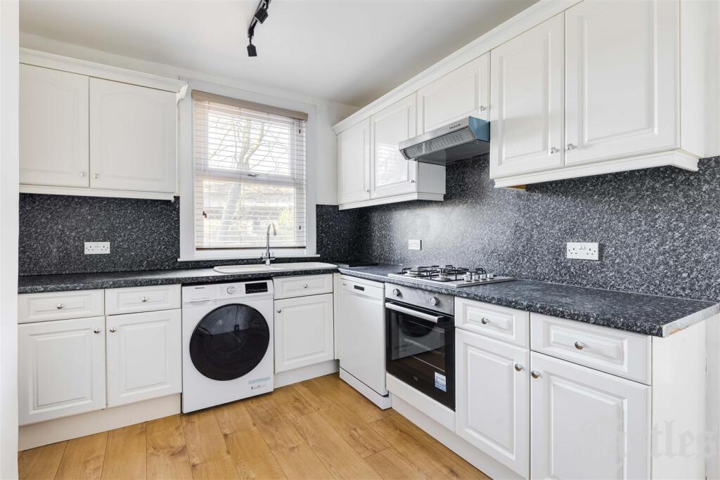 Eastway, E9 photo 3
