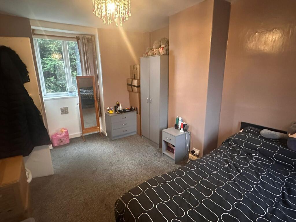 Sandhurst Avenue, Leeds, LS8 photo 4