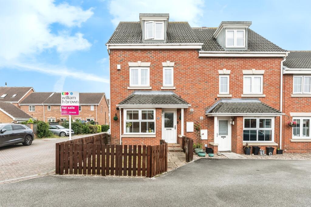 4-bed house on Cherry Tree Walk, Knottingley, £210,000
