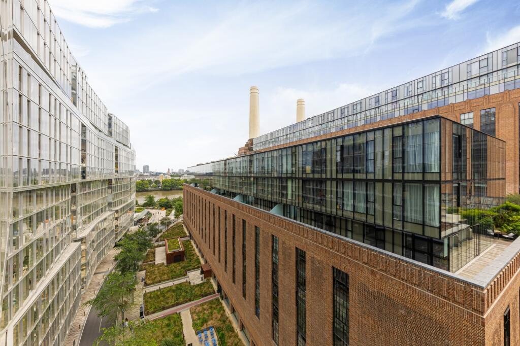 2-bed flat on L-001071, 4 Circus Road West, Battersea, £1,500,000