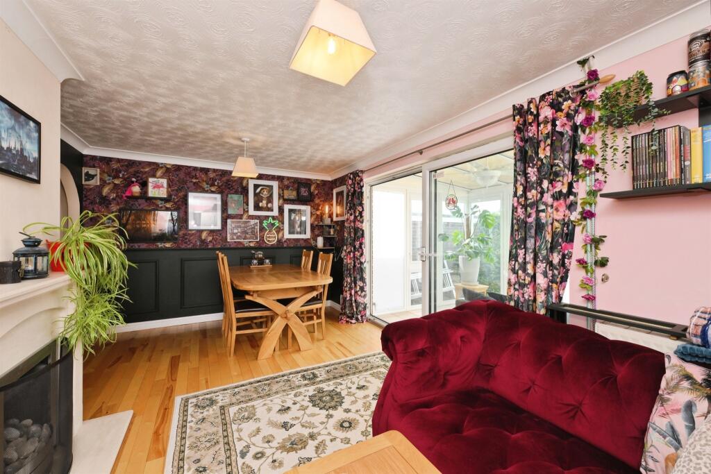 House in Stevenage, Pin Green - View 4