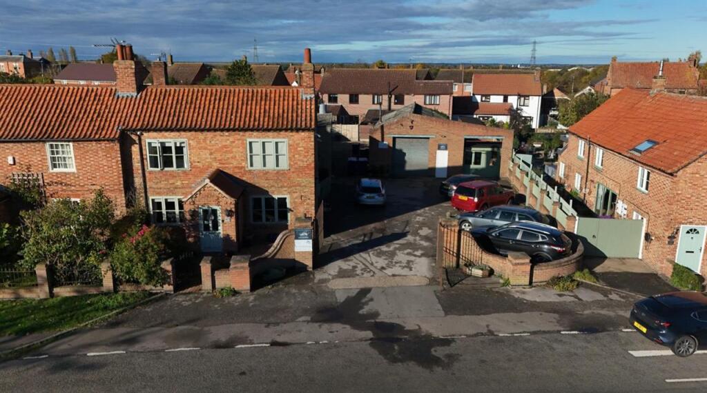 3-bed other on Main Road, Long Bennington, Newark, £495,000