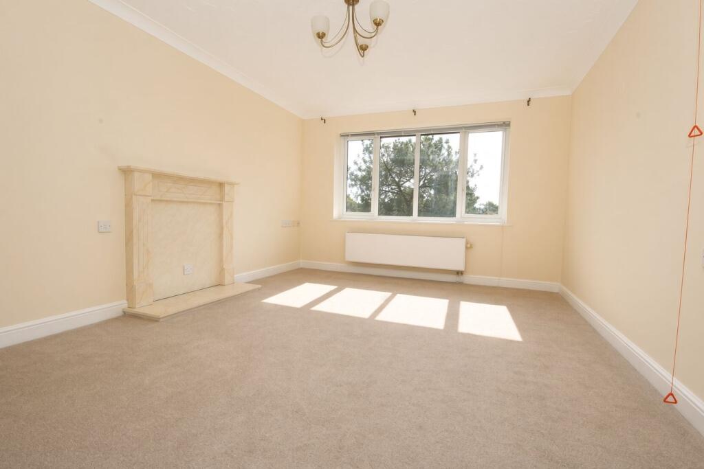 Lindsay Road, BRANKSOME PARK, BH13 photo 2