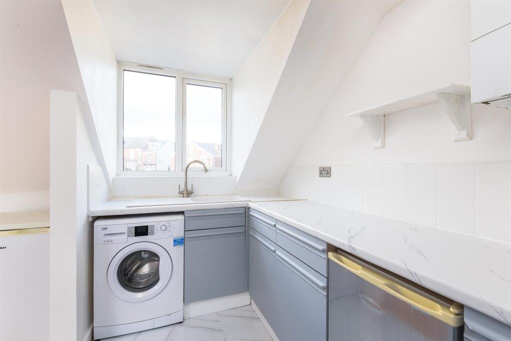 Apartment in Sheffield, Steel Bank, Crookes - View 4