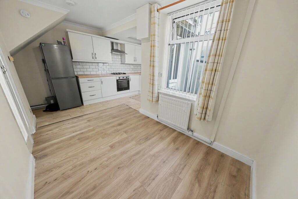 House in Pontypridd, Rhondda Cynon Taf - View 5