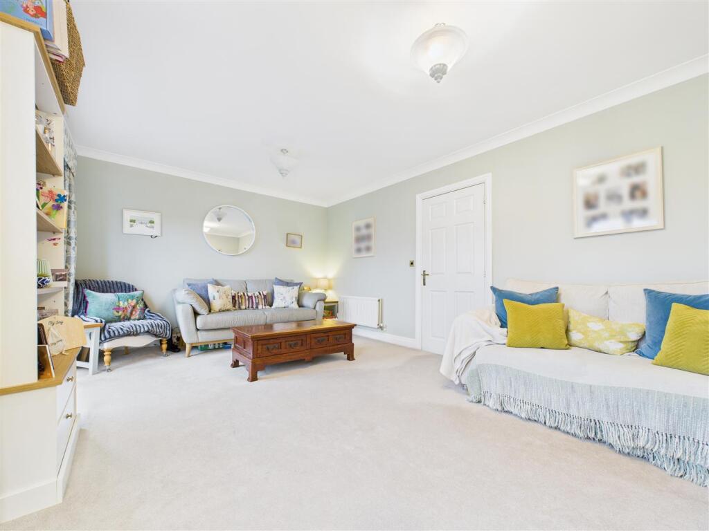 Darlow Drive, Stratford upon Avon, SSTC OFF MARKET! photo 3